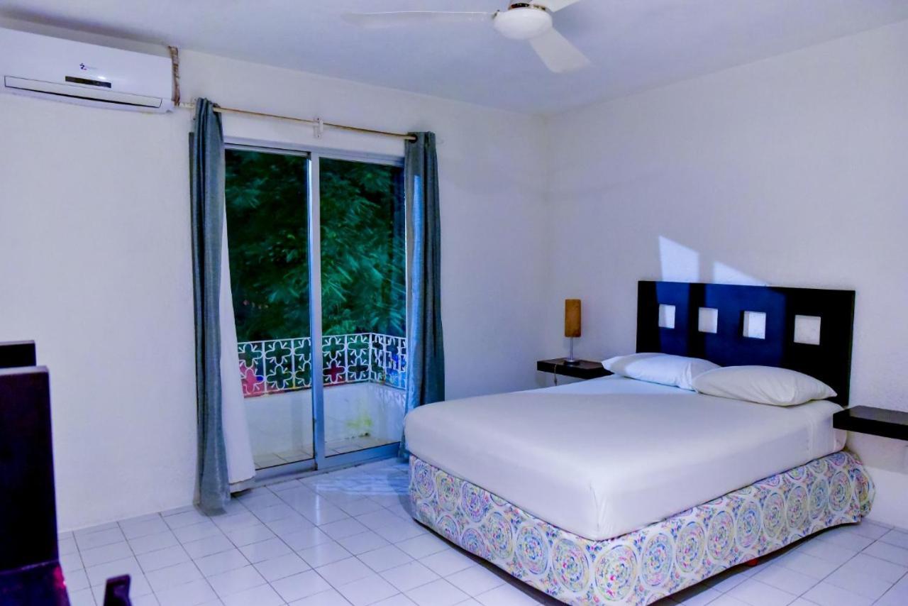 Hotel El Tropical Playa Del Carmen Exterior foto